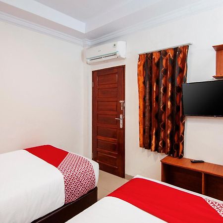 Super Oyo 621 Vania Residence Medan Kültér fotó