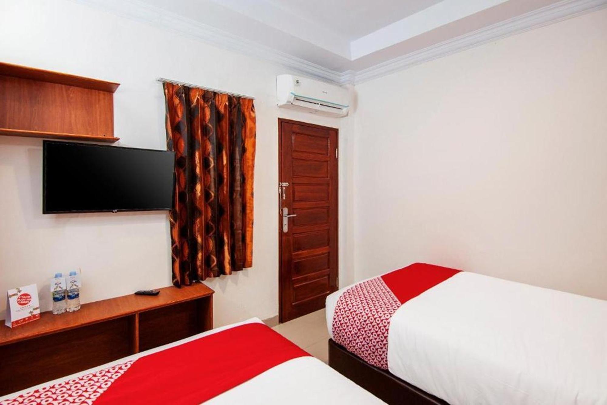 Super Oyo 621 Vania Residence Medan Kültér fotó